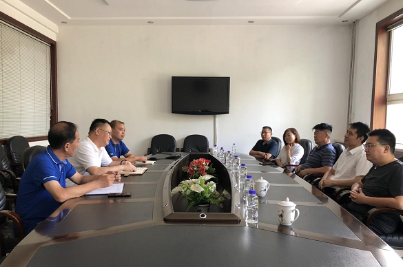长治潞州区副区长谢义周一行到英国威廉集团官网淮海发动机公司进行调研